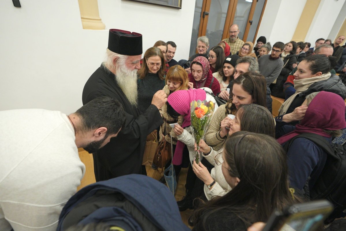 Părintele Damaschin de la Mănăstirea Grigoriu a conferențiat în Capitală 355782