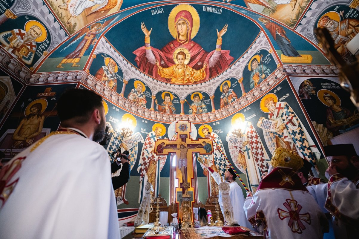 Slujiri arhierești în lăcașuri din Muntenia și Dobrogea 355889