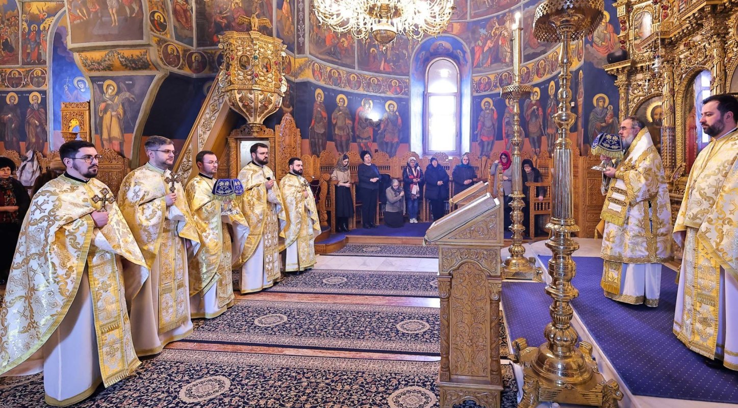 Slujiri arhierești în lăcașuri din Muntenia și Dobrogea 355891
