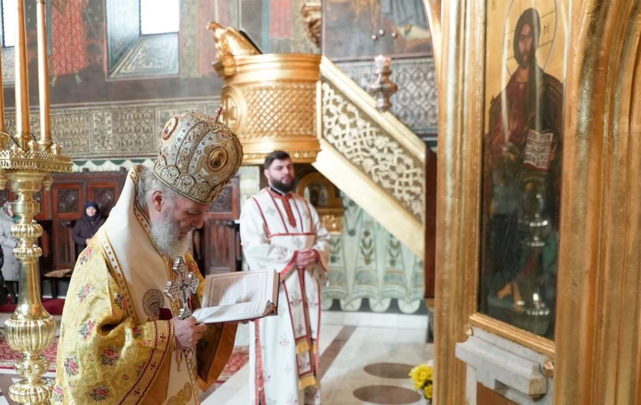 Slujiri arhierești în lăcașuri din Muntenia și Dobrogea 355892