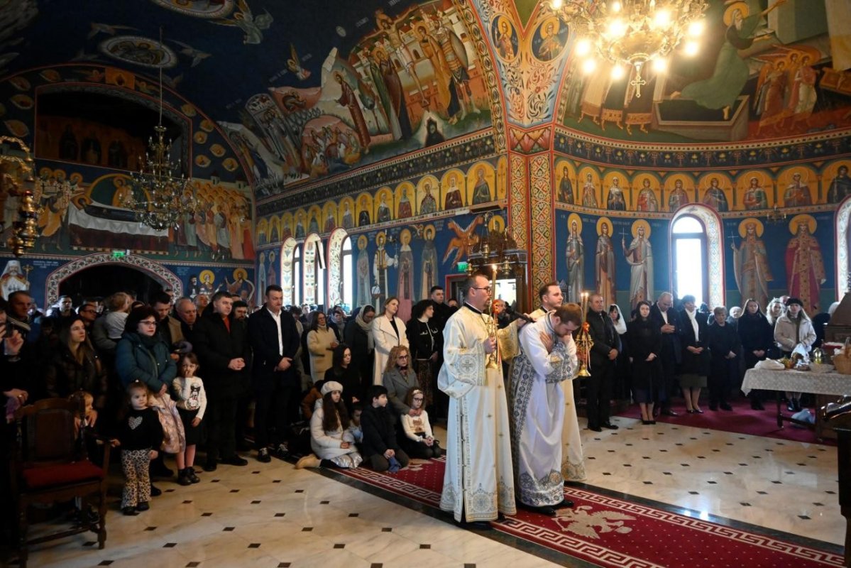 Liturghie arhierească la Mănăstirea „Hristos Pantocrator” din Alba Iulia 355980