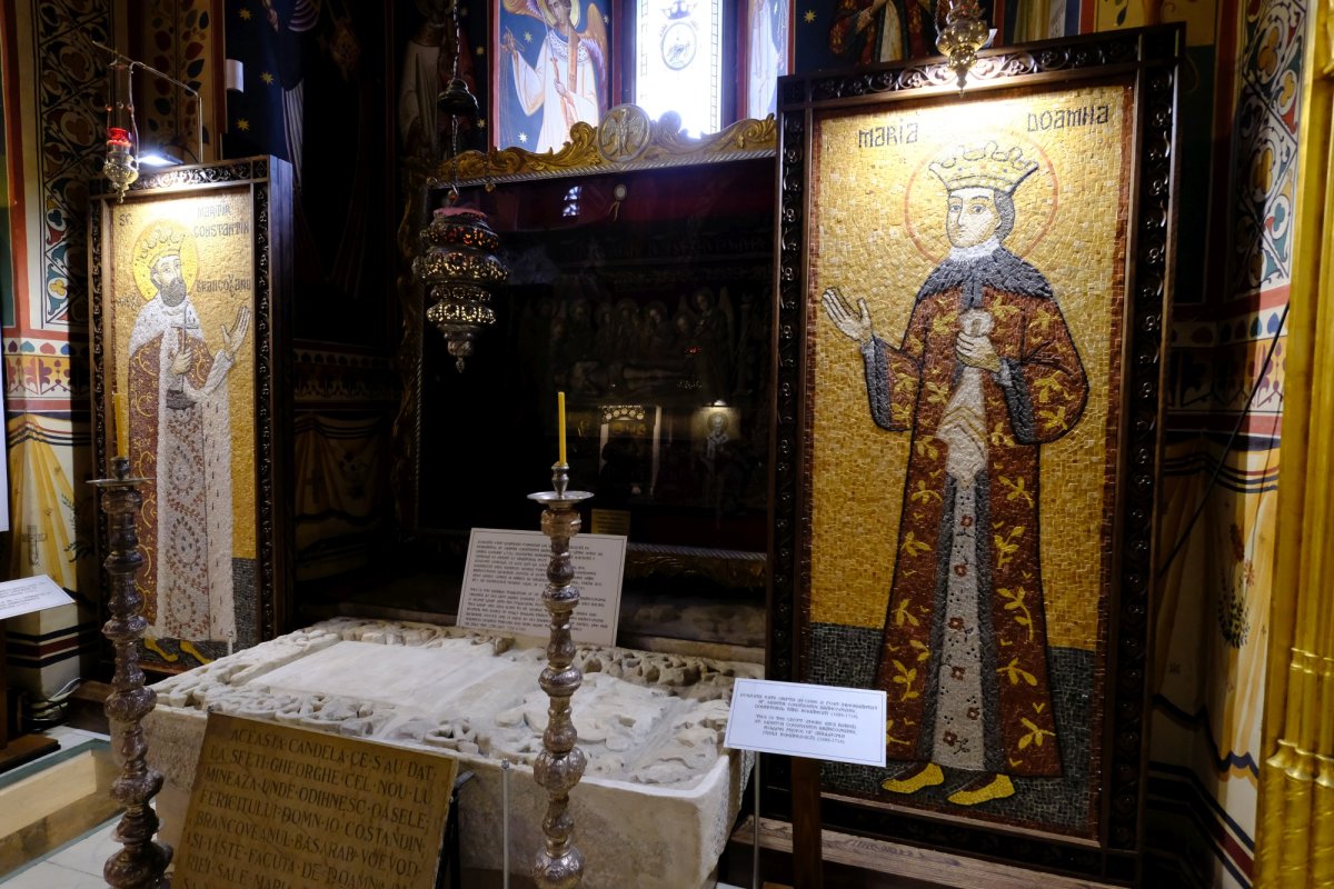 Mormântul și moaștele Sfintei Doamne Maria Brâncoveanu 355932