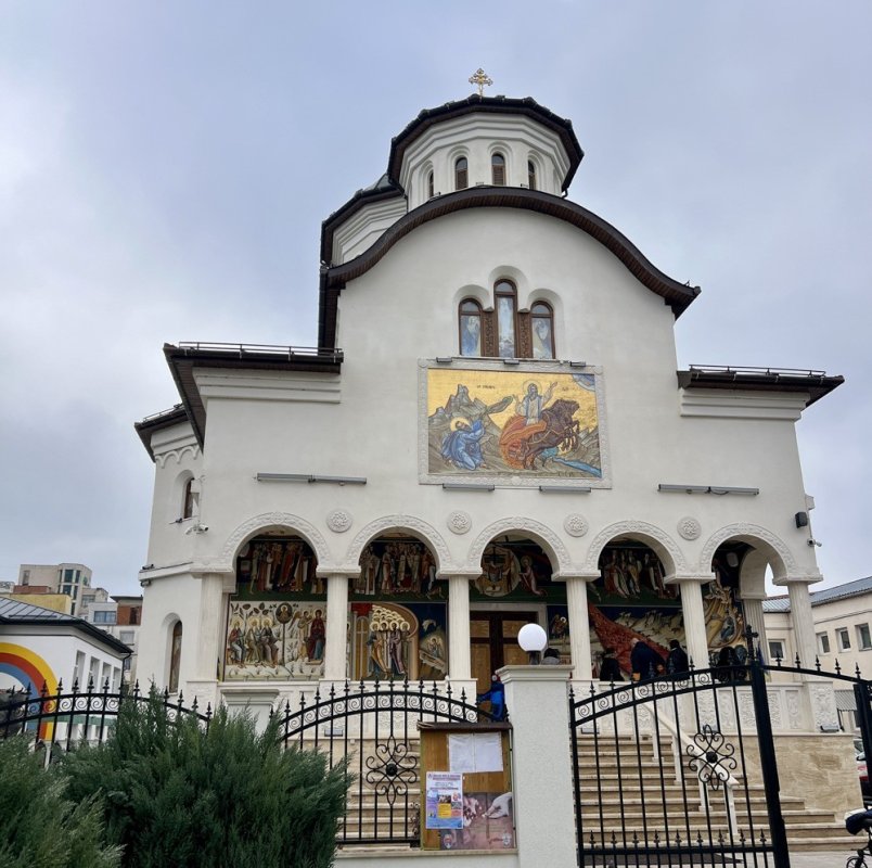 Slujirile ierarhilor hunedoreni în Duminica Izgonirii lui Adam din Rai 355983