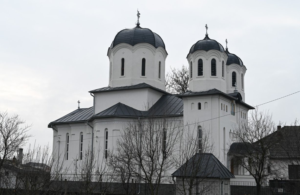 Slujirile ierarhilor hunedoreni în Duminica Izgonirii lui Adam din Rai 355987