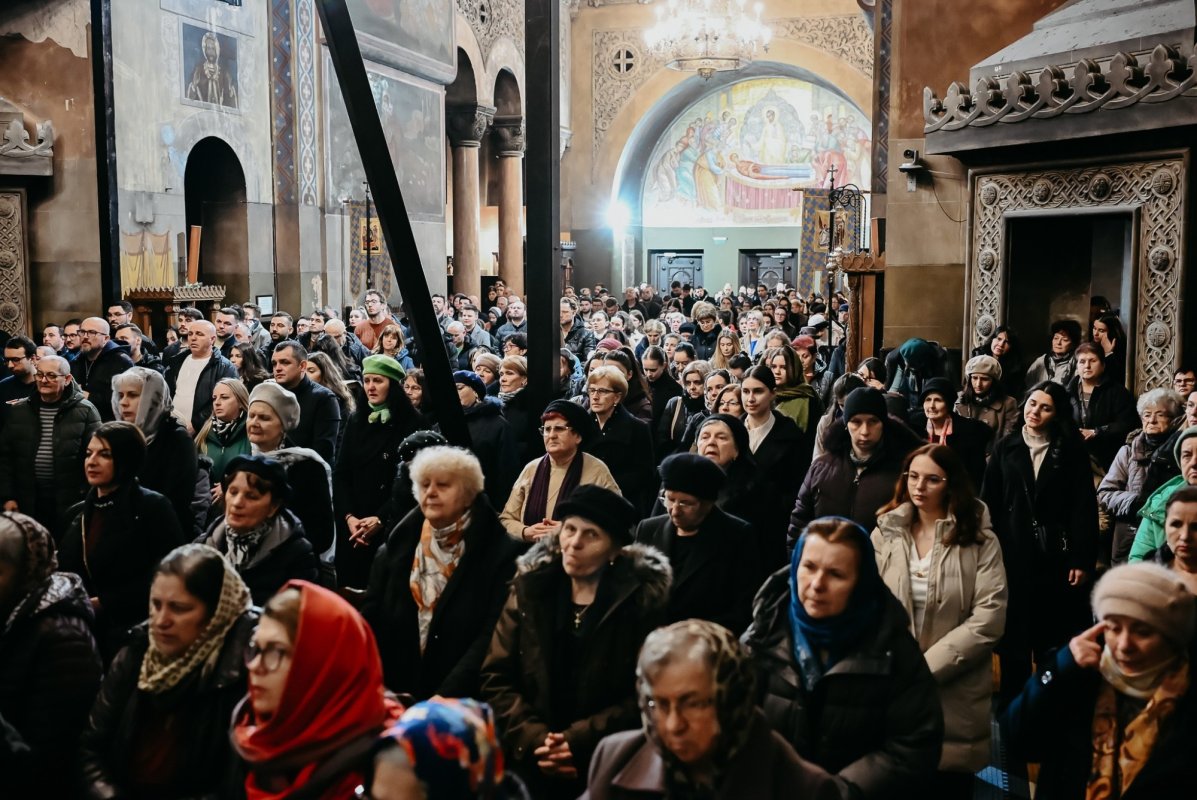 Credincioși uniți în rugăciune la Catedrala din Cluj‑Napoca 356082