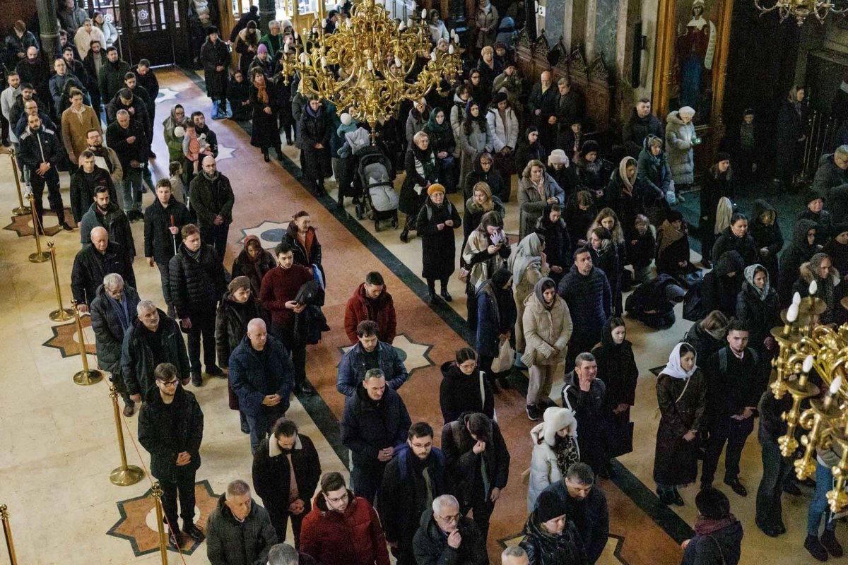 Ieșeni în rugăciune alături de Mitropolitul Moldovei și Bucovinei 356261