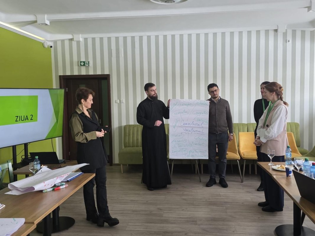 Mentorii din seminariile teologice ale Arhiepiscopiei Iașilor, formați ca viitori consilieri vocaționali 356196