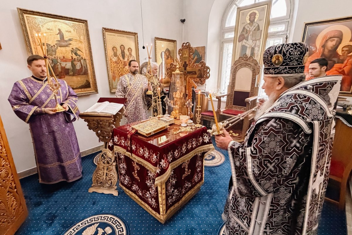 Slujire arhierească în paraclisul mitropolitan din Chișinău 356299