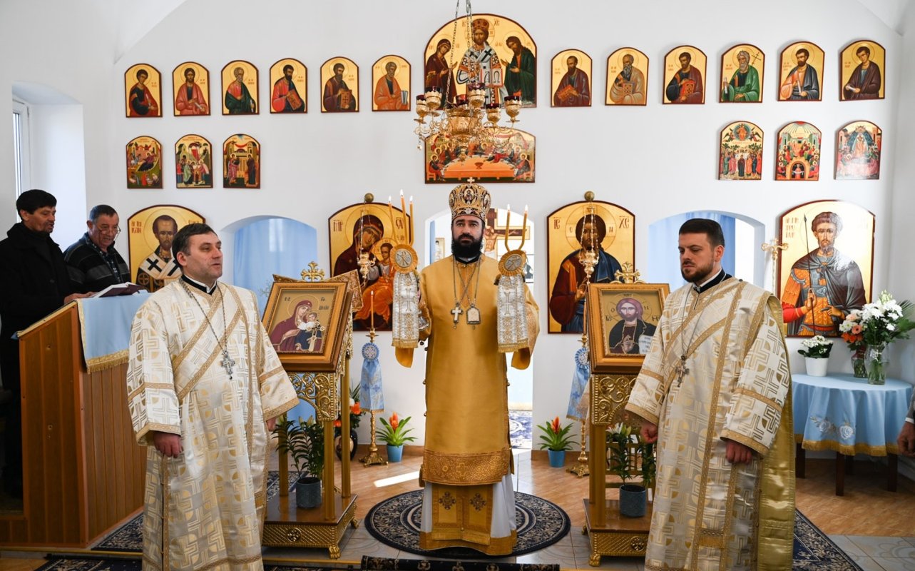 Hram la biserica din satul hunedorean Peștenița 356380