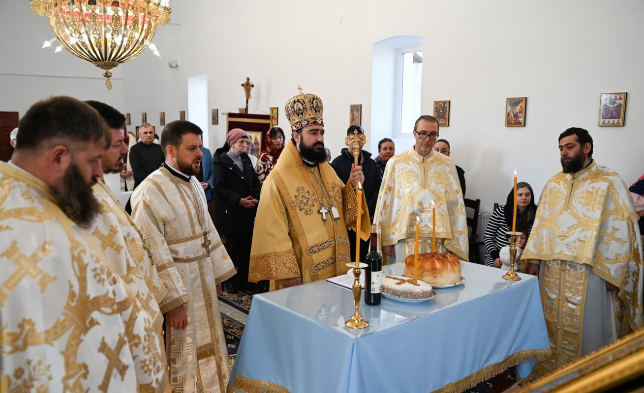 Hram la biserica din satul hunedorean Peștenița 356381
