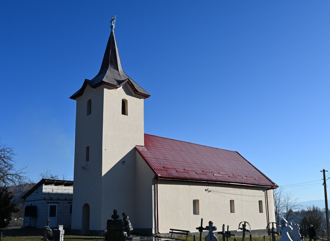Hram la biserica din satul hunedorean Peștenița 356382