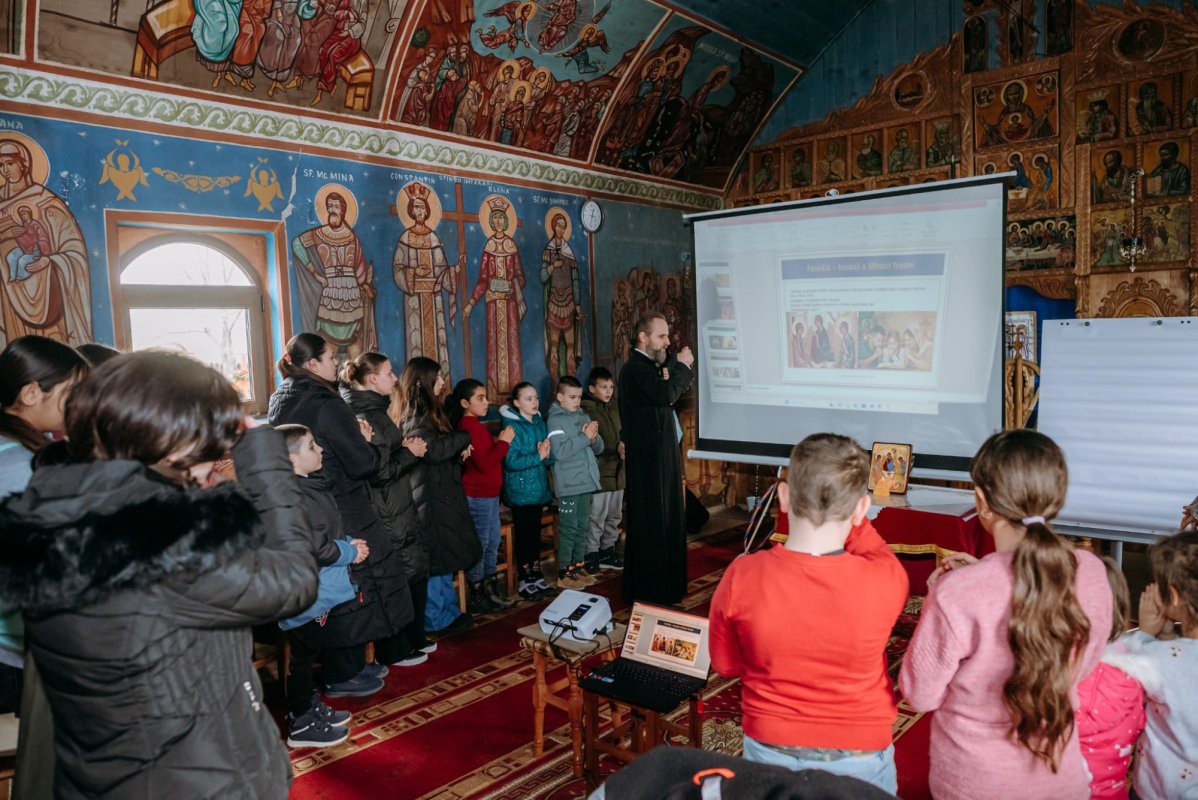 Cateheză la Biserica din Lunca Rateș, Iași 356500