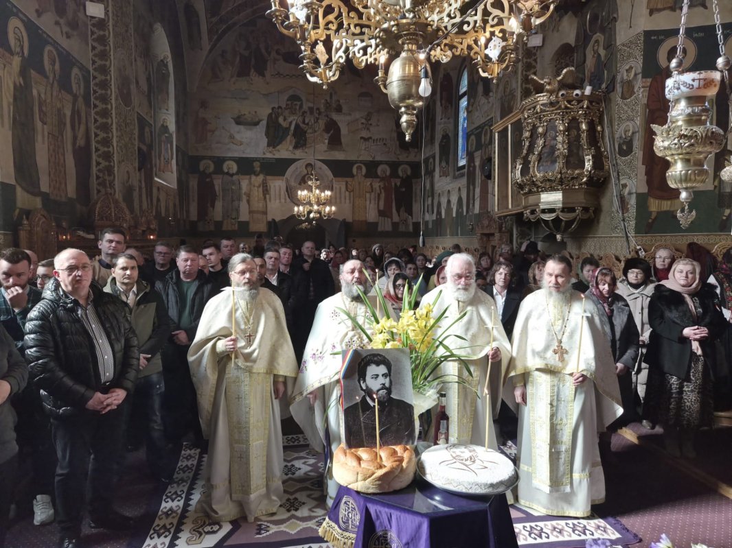 Slujbă de pomenire pentru diaconul Ion Creangă și familia sa la Schitul Vovidenia 356491