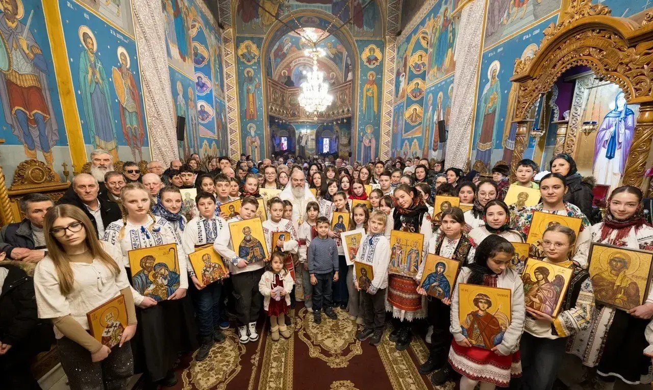 Liturghie arhierească și pomenirea Episcopului Grigorie Leu la Huși 356593