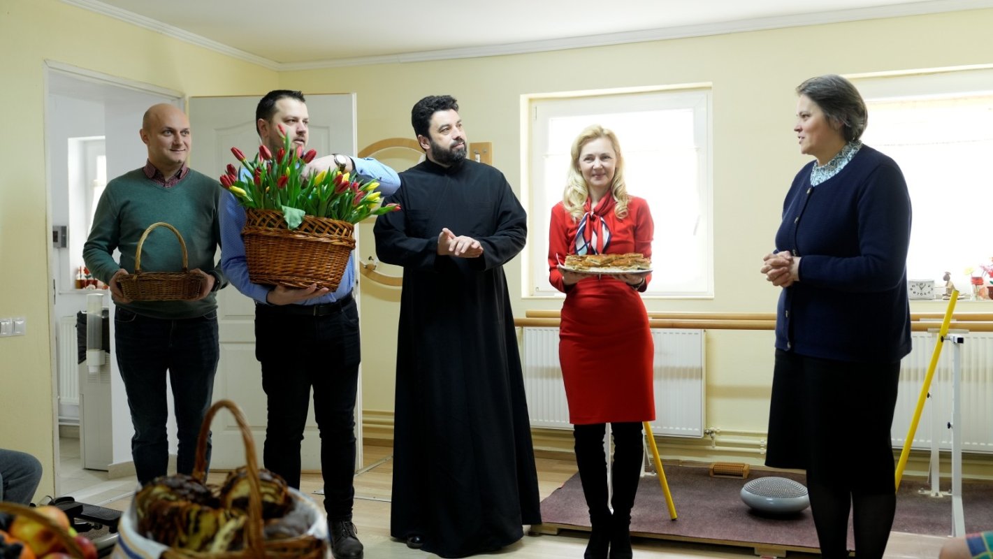 Mărţişoare şi daruri pentru beneficiarii din două centre ale Arhiepiscopiei Sibiului 356635
