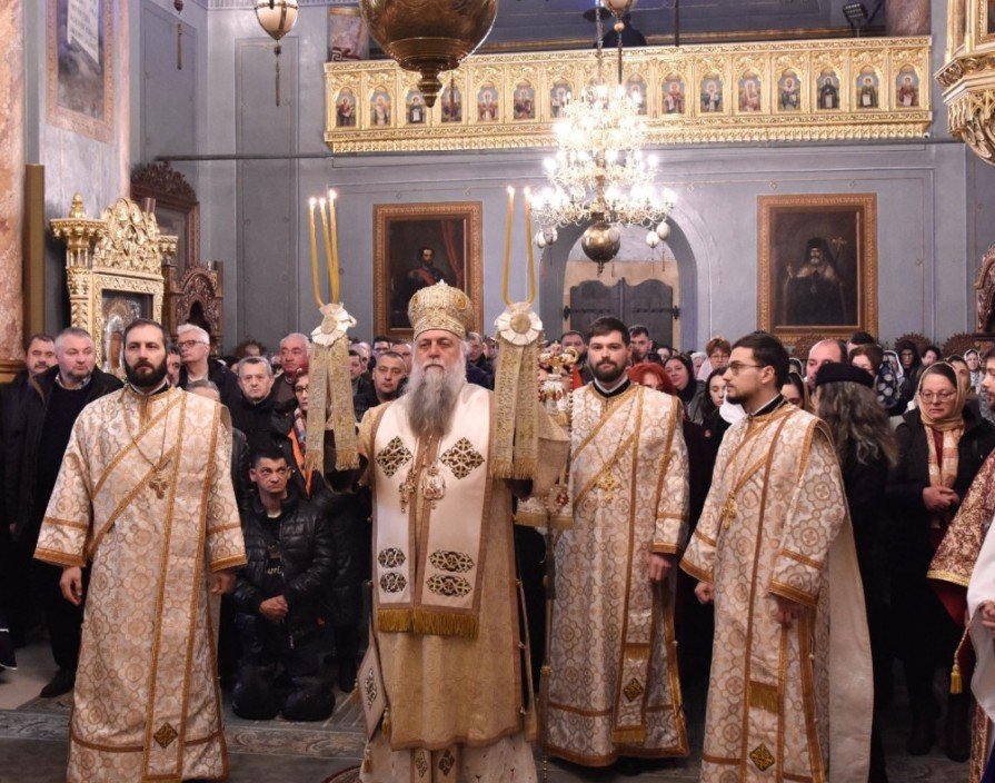 Popas de rugăciune la Catedrala Arhiepiscopală din Râmnicu Vâlcea 356632