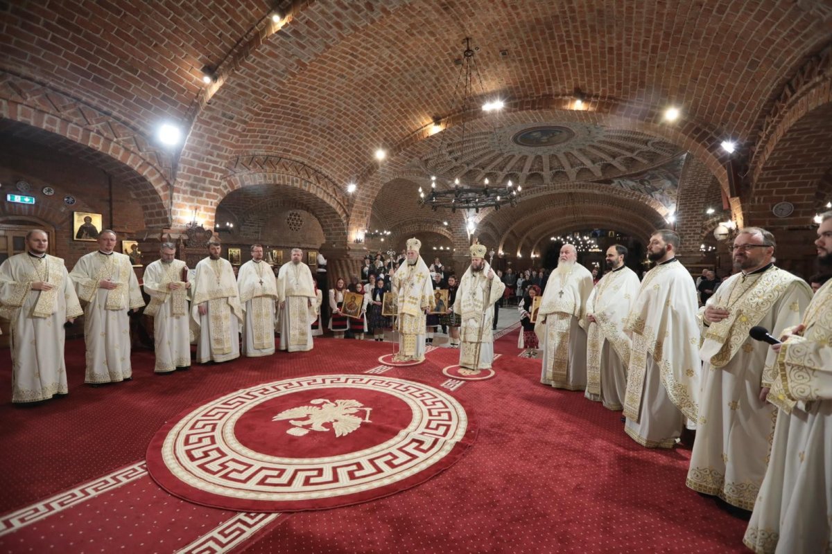 Procesiune la Catedrala Episcopală „Sfânta Treime”, Baia Mare 356610