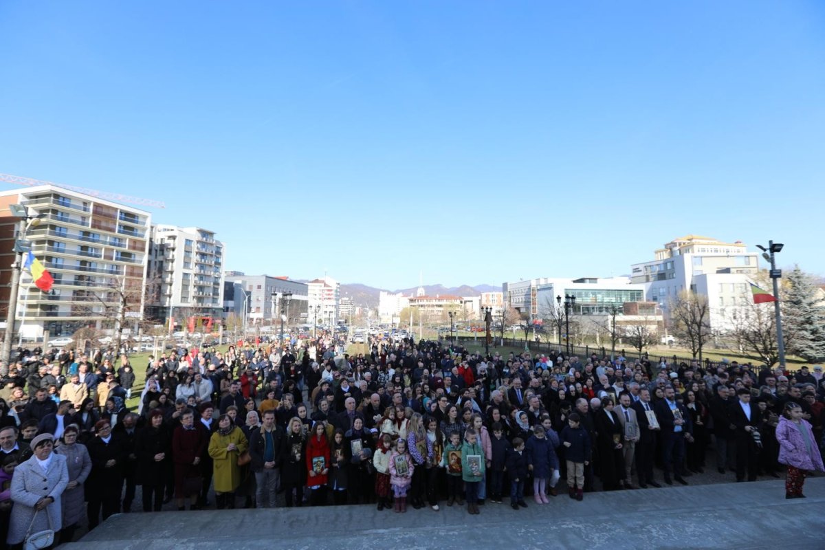 Procesiune la Catedrala Episcopală „Sfânta Treime”, Baia Mare 356612