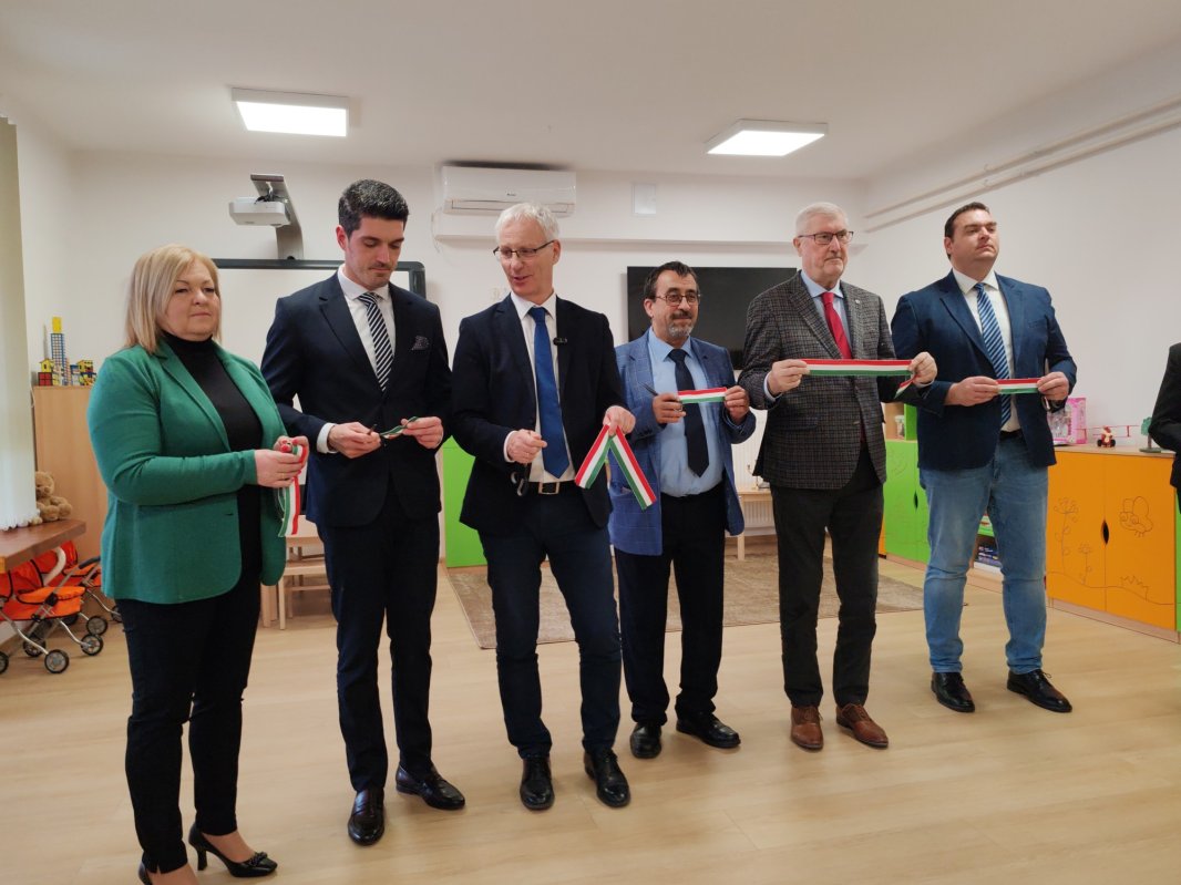 Clădiri românești restaurate și inaugurate în localități din Ungaria 356724