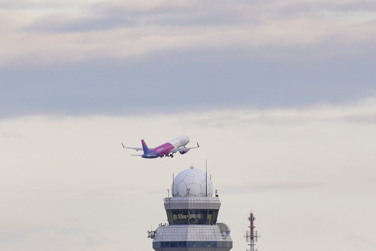 Anumite zboruri suspendate până în 7 martie 356757