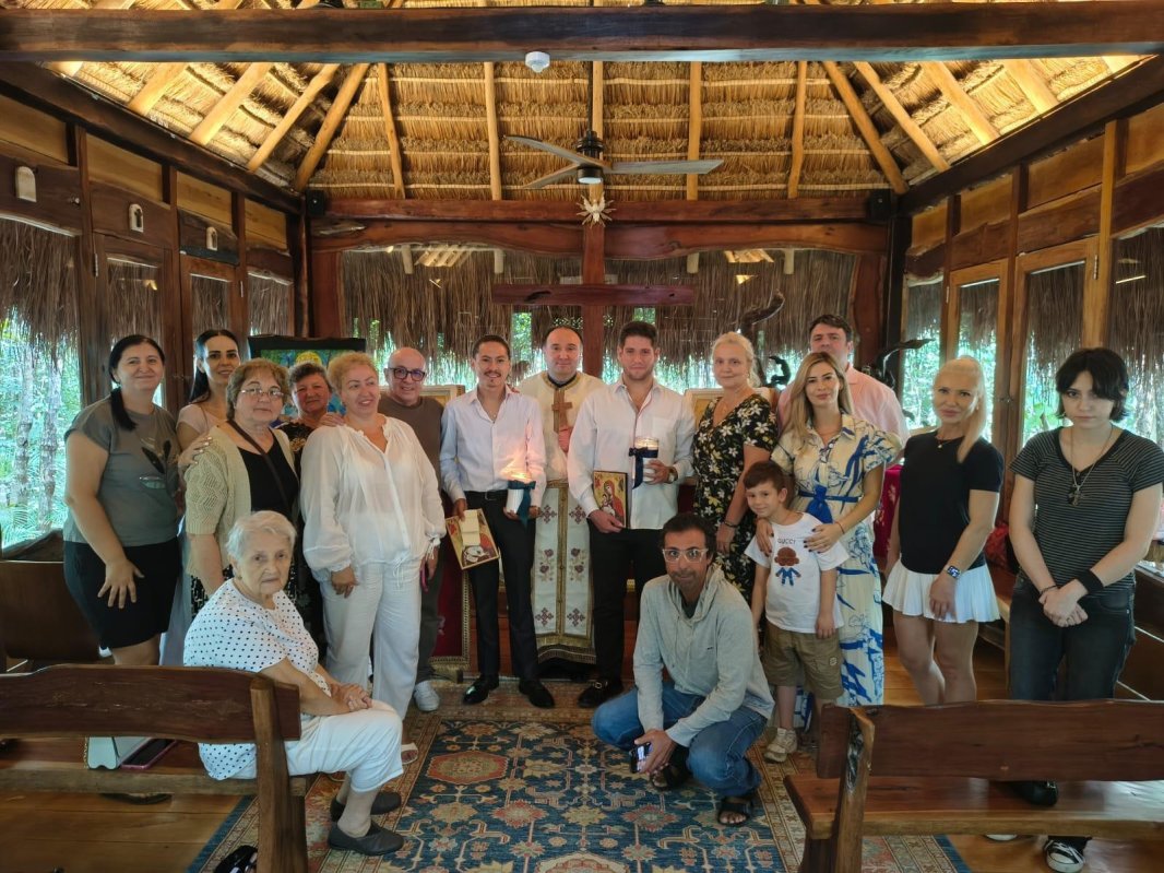 Primii mexicani botezați la biserica românească din Cancun 356792