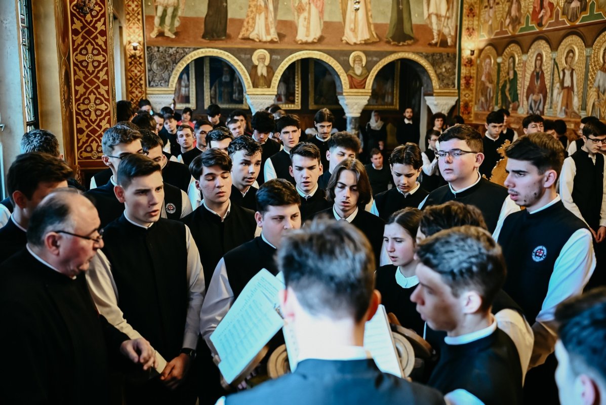 Liturghia Darurilor la paraclisul Colegiului Ortodox din Cluj‑Napoca  356849