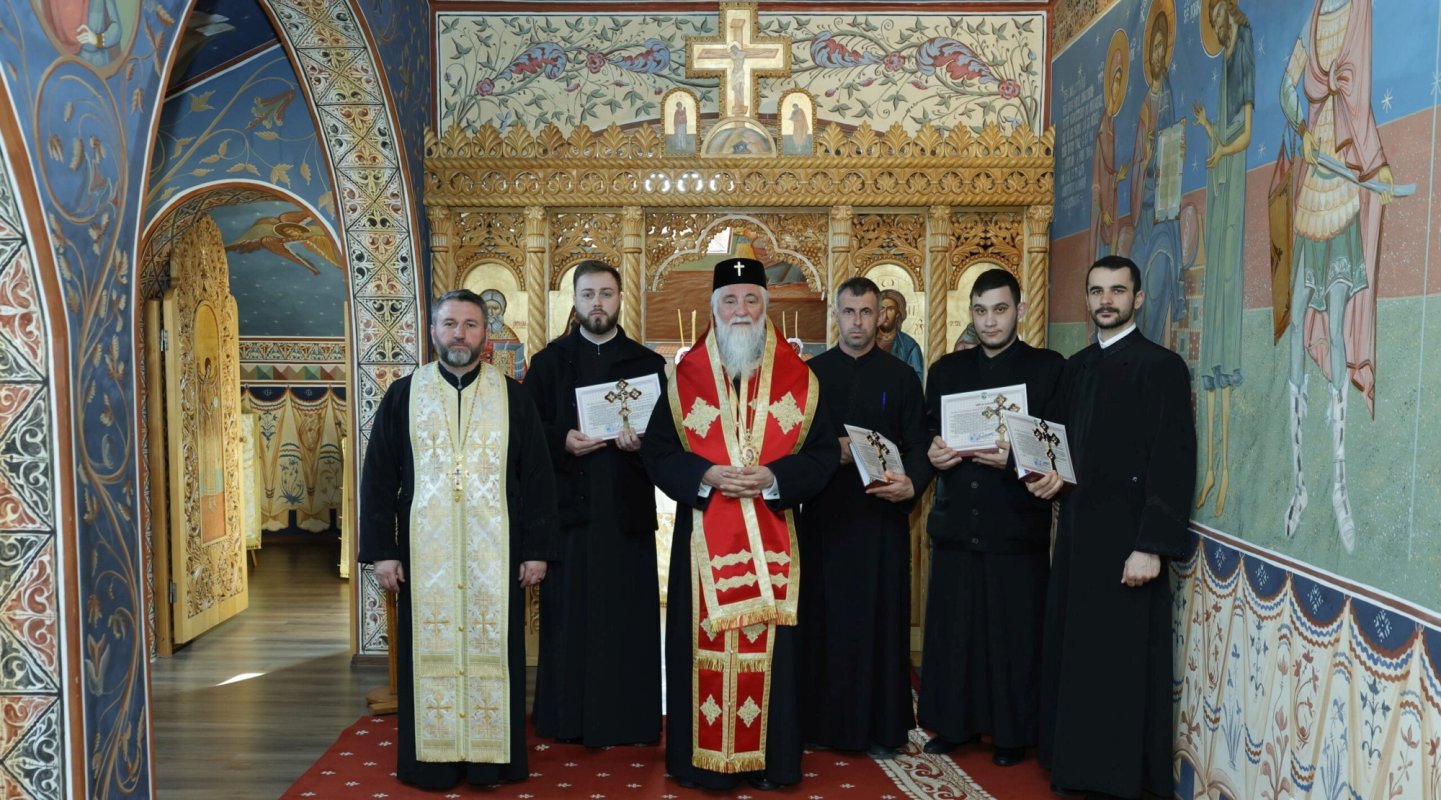 Noi preoţi duhovnici în Arhiepiscopia Craiovei 356880