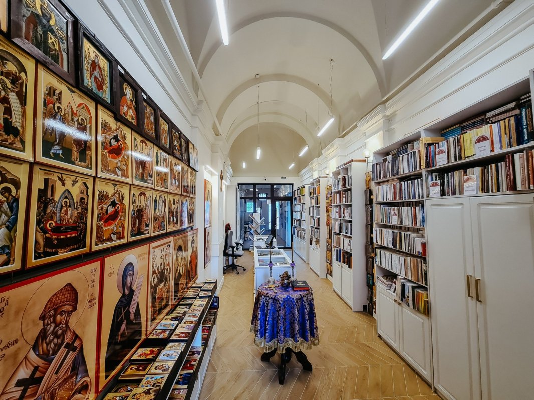 Redeschiderea magazinului bisericesc „Renașterea” nr. 1 356855