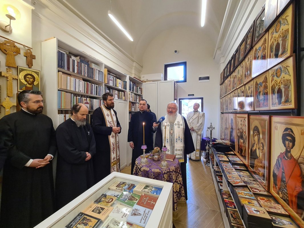 Redeschiderea magazinului bisericesc „Renașterea” nr. 1 356857