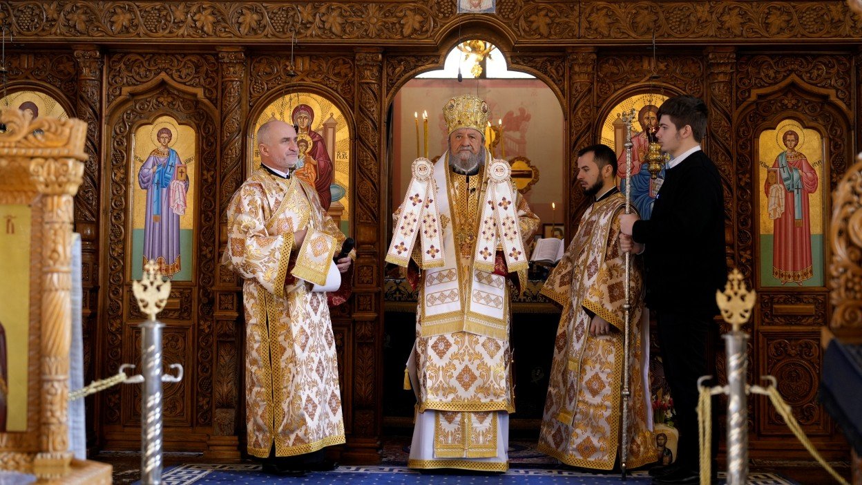 Liturghie arhierească la Biserica „Sfinţii Împărați Constantin și Elena” din Sibiu 357009