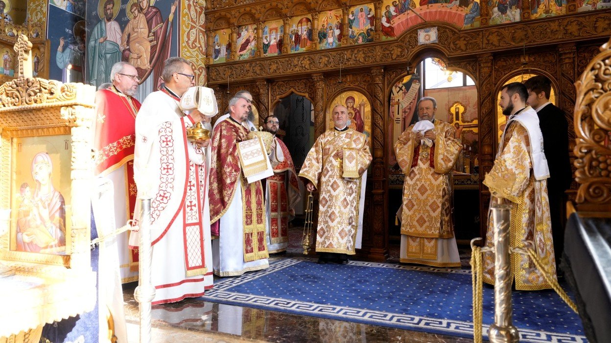 Liturghie arhierească la Biserica „Sfinţii Împărați Constantin și Elena” din Sibiu 357010