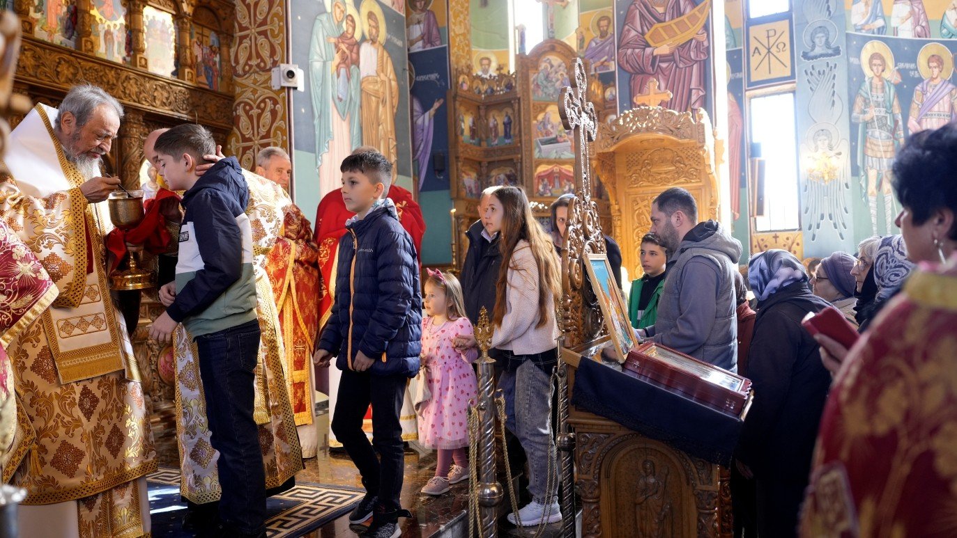 Liturghie arhierească la Biserica „Sfinţii Împărați Constantin și Elena” din Sibiu 357013