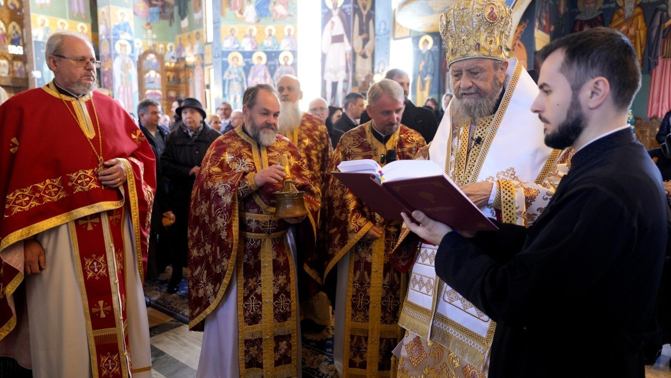 Liturghie arhierească la Biserica „Sfinţii Împărați Constantin și Elena” din Sibiu 357014