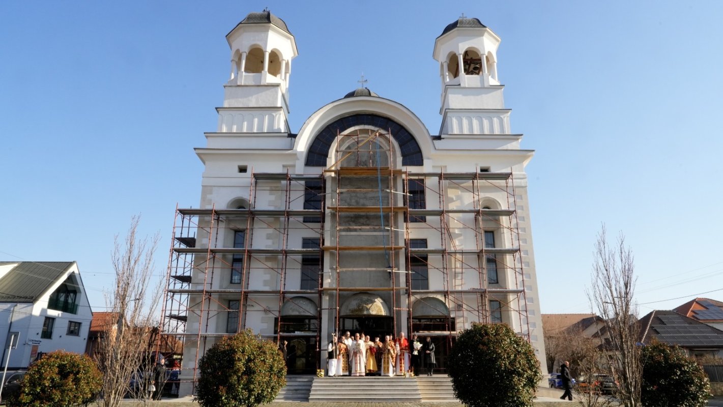 Liturghie arhierească la Biserica „Sfinţii Împărați Constantin și Elena” din Sibiu 357015