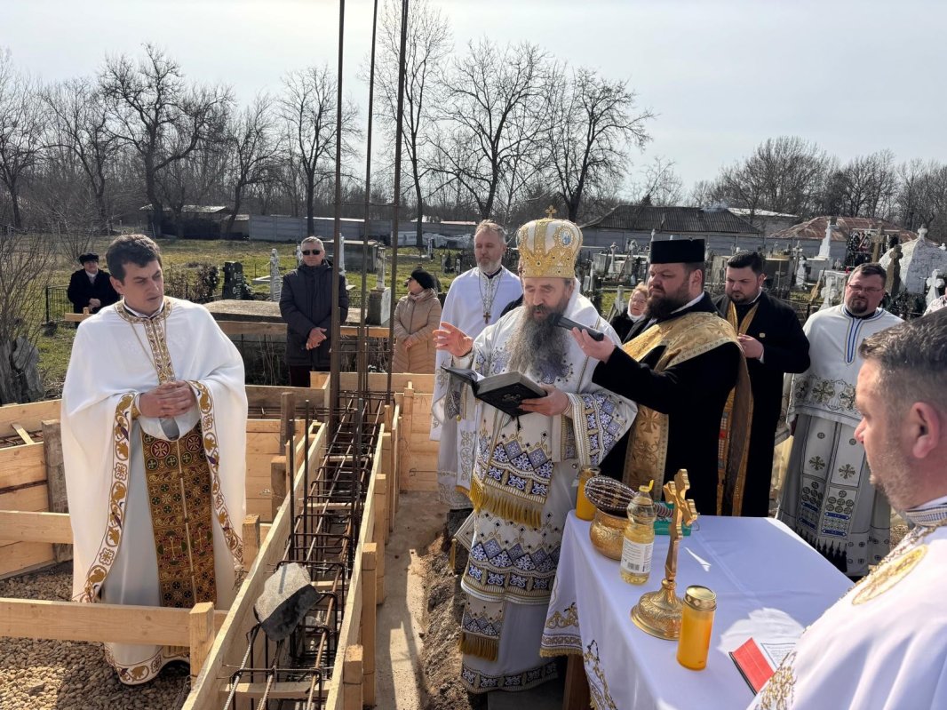 Piatră de temelie pentru o nouă biserică în Teleorman 357047