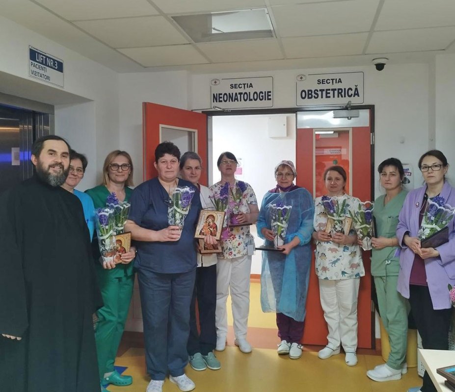 500 de icoane cu Maica Domnului dăruite în spitalele din județul Suceava 357149