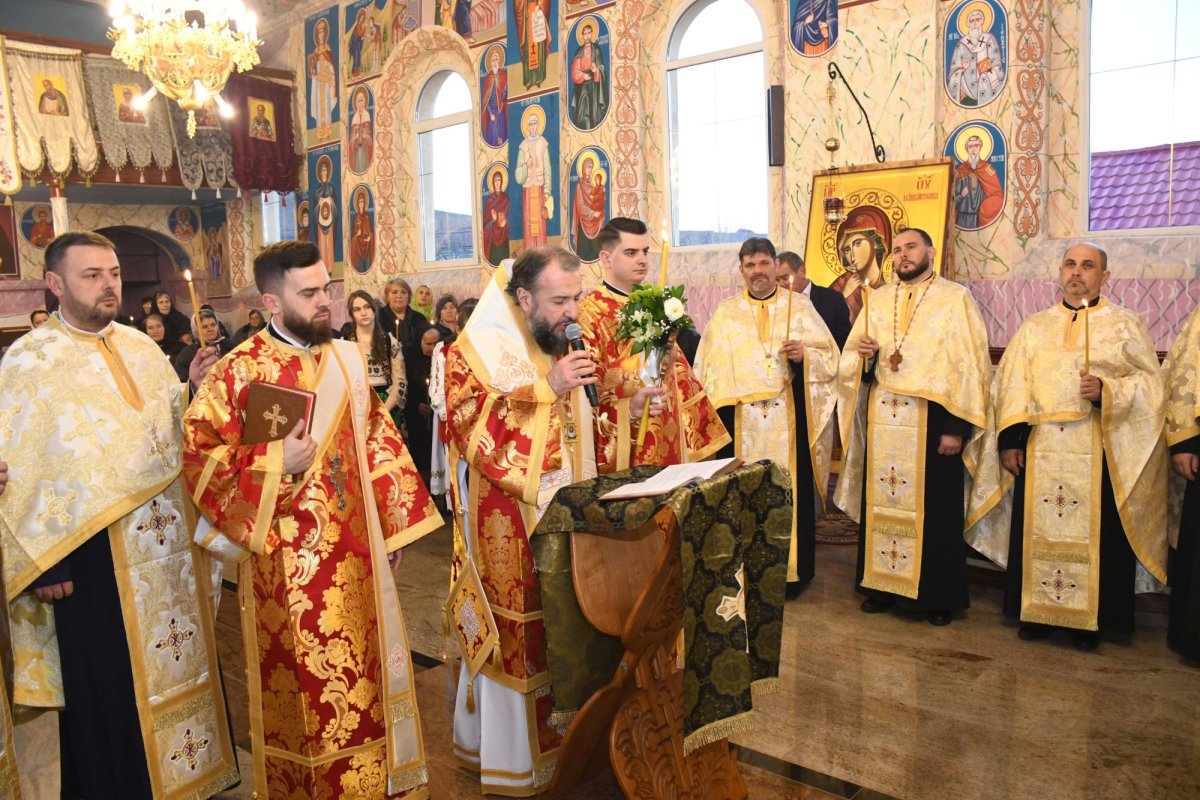 Binecuvântare arhierească pentru credincioșii din Apadia 357158