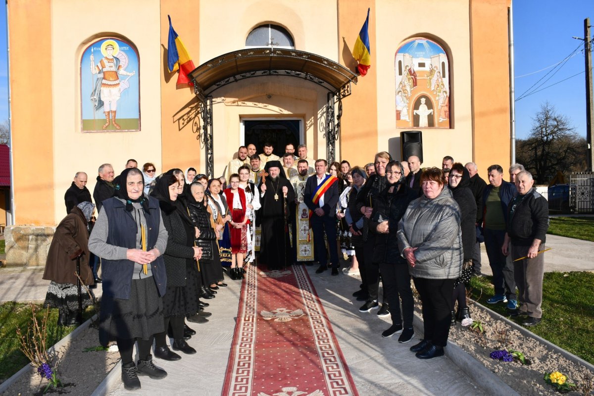 Binecuvântare arhierească pentru credincioșii din Apadia 357159