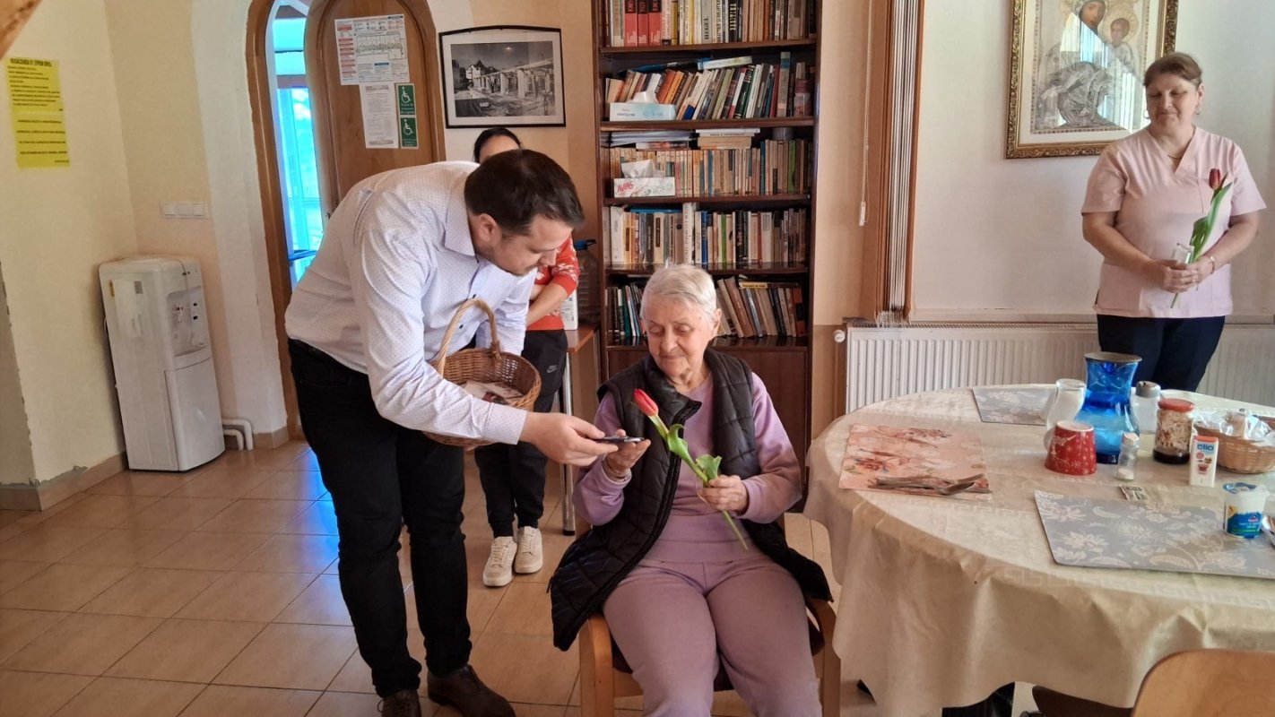 Daruri pentru vârstnicii Căminului „Sfânta Muceniță Irina” din Sibiu 357188