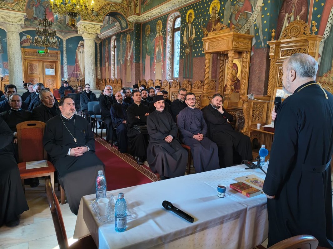 Ședință administrativă și conferință duhovnicească în Protoieria Sector 2 Capitală 357192