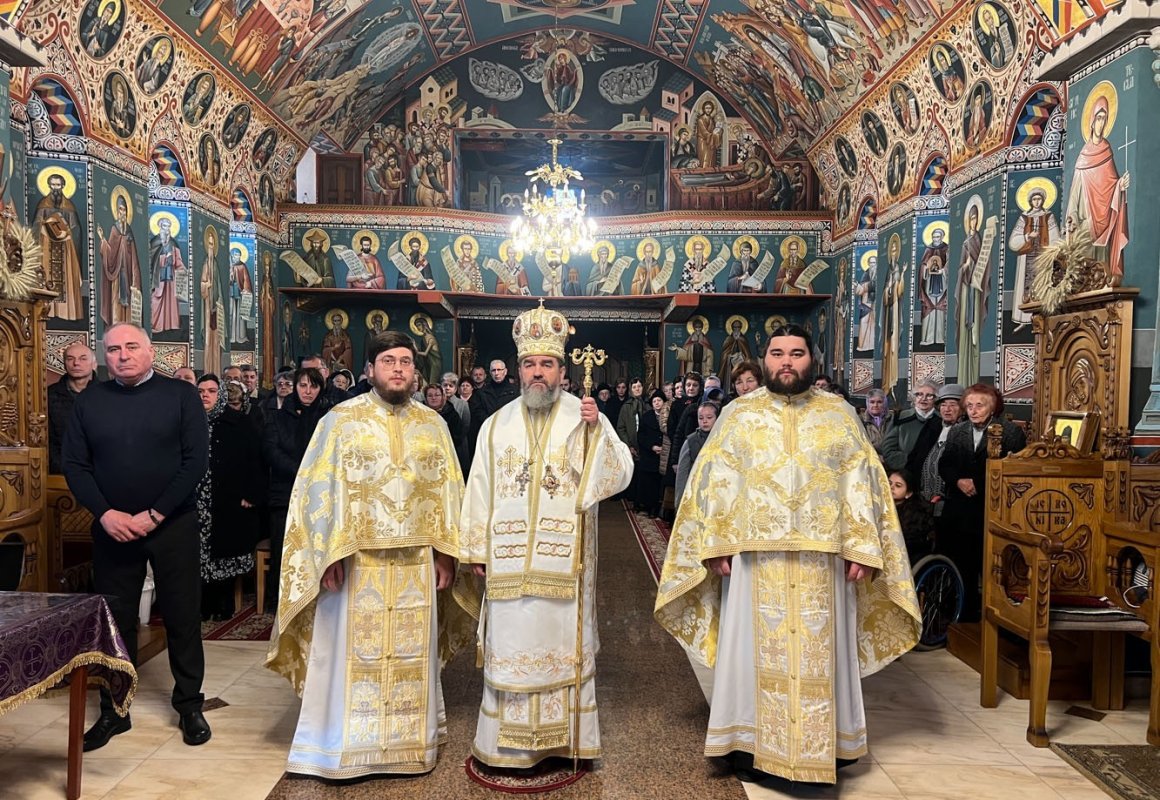 Slujirile ierarhilor hunedoreni în Duminica a 2-a din Postul Mare 357128