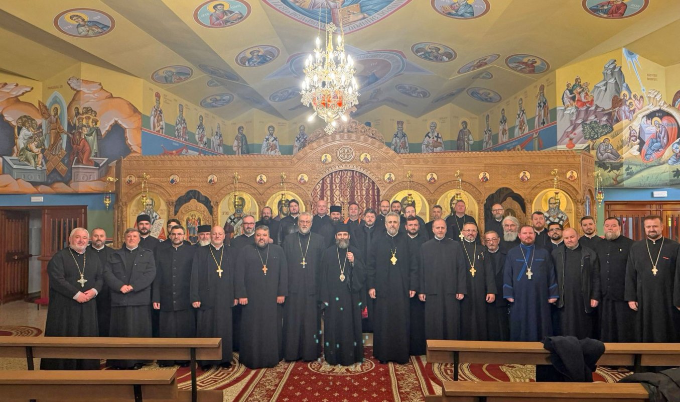 Ședință administrativă a clericilor din patru protopopiate în Spania 357248