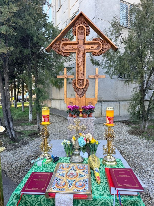 Sfințire de troiță la Institutul Național de Medicină Legală 357240