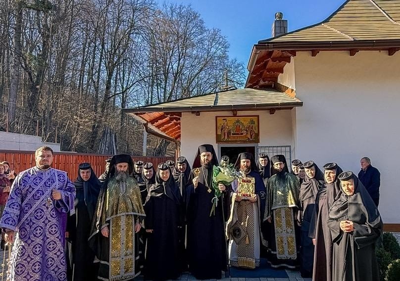 Liturghie arhierească, la Mănăstirea Bogdana din județul Bacău 357293