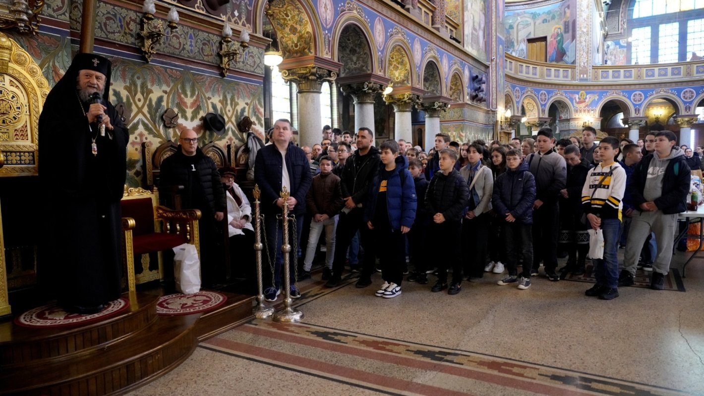 Binecuvântare arhierească pentru elevii olimpici la Religie din judeţul Sibiu 357474