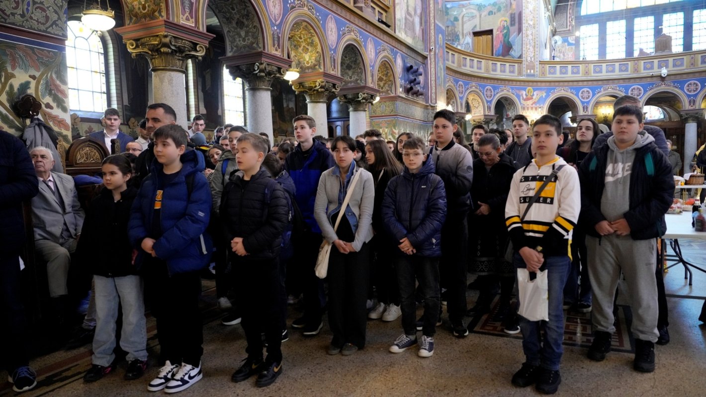 Binecuvântare arhierească pentru elevii olimpici la Religie din judeţul Sibiu 357477