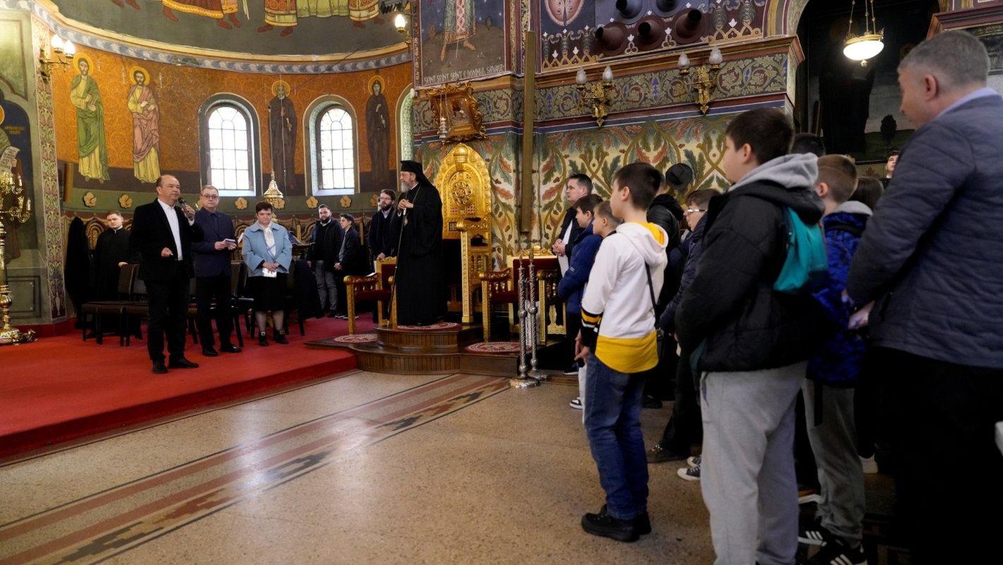 Binecuvântare arhierească pentru elevii olimpici la Religie din judeţul Sibiu 357478