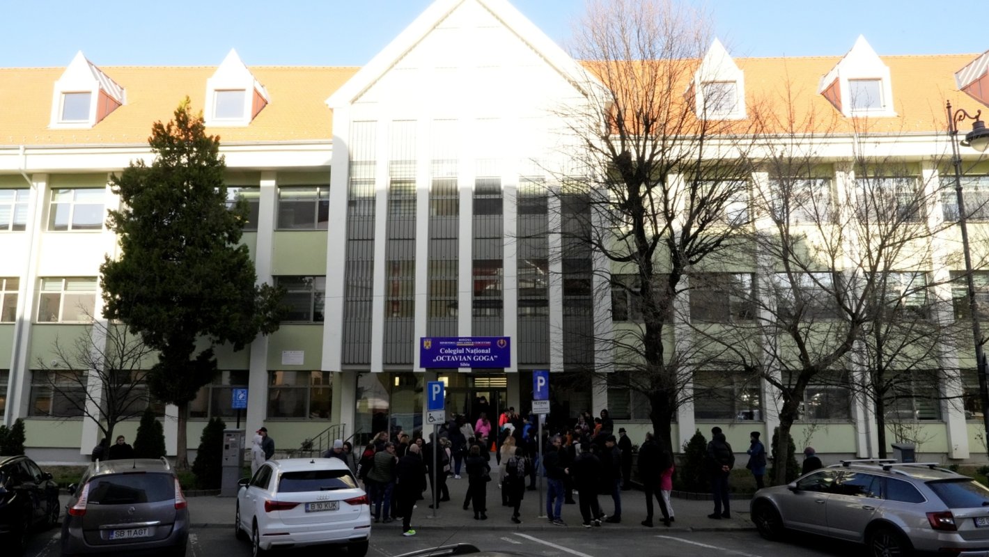 Binecuvântare arhierească pentru elevii olimpici la Religie din judeţul Sibiu 357479