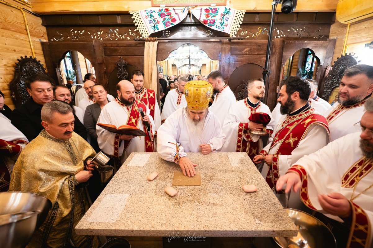 A fost sfințită noua biserică din Valu lui Traian 357534