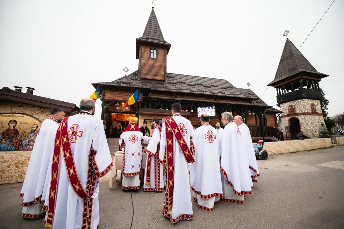 A fost sfințită noua biserică din Valu lui Traian 357535